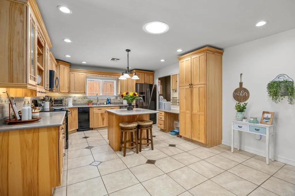 https://cdn.realtyfeed.com/cdn/127/307088749/5d81cf72a04b0931d7bd4a40cd7eab2e.webp