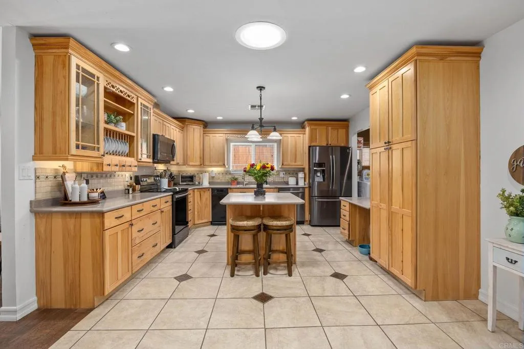 https://cdn.realtyfeed.com/cdn/127/307088749/a1a753315e03d4237a71bb7dc9bd770a.webp