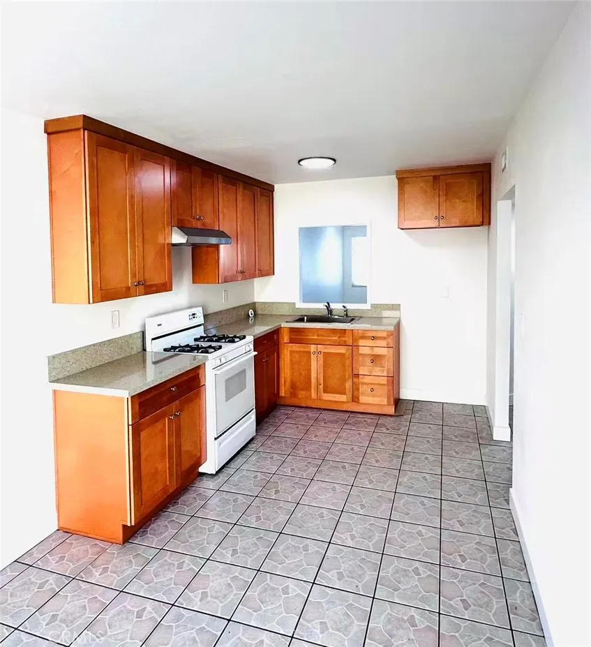 Santa Ana, CA 92703