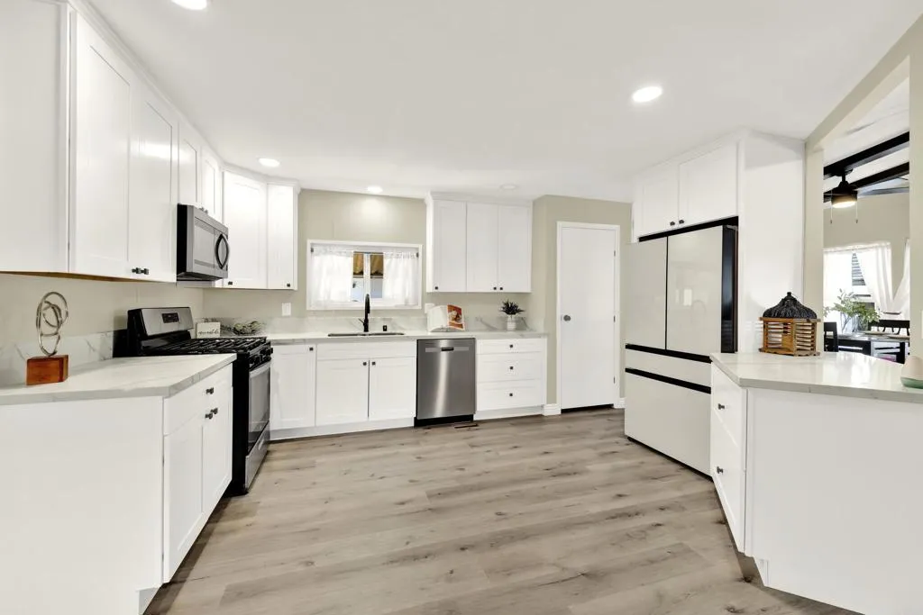 https://cdn.realtyfeed.com/cdn/127/307088846/fea1258c953b2d20f47bad937ea2255a.webp