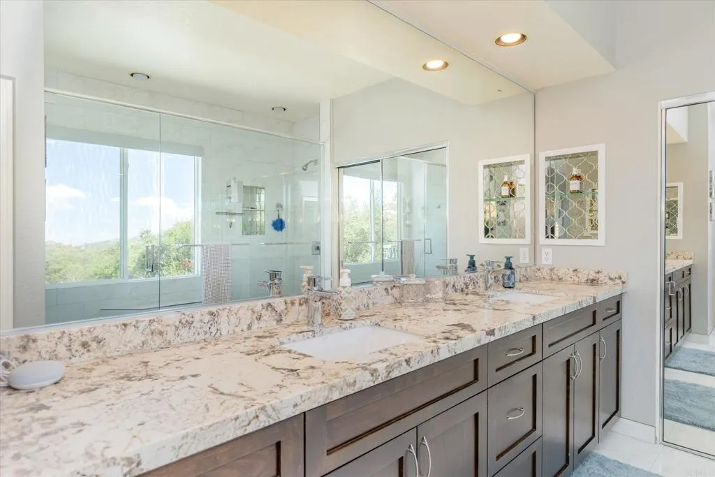 https://cdn.realtyfeed.com/cdn/127/307088854/0962ef3d4fa134e2b2b2182849db8079.webp