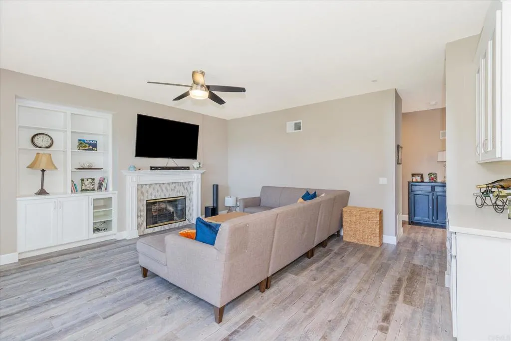 https://cdn.realtyfeed.com/cdn/127/307088854/30af147539e4e04cbf7ae0623a6d5f05.webp