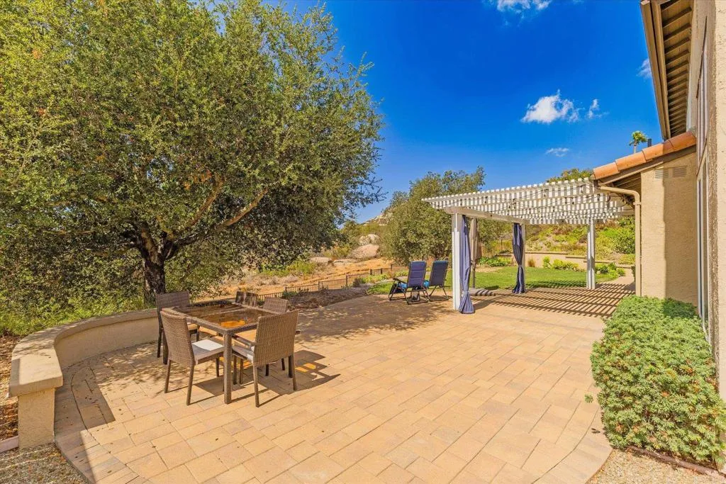 https://cdn.realtyfeed.com/cdn/127/307088854/753d0bfc112206aef595f8f0cdd5a167.webp