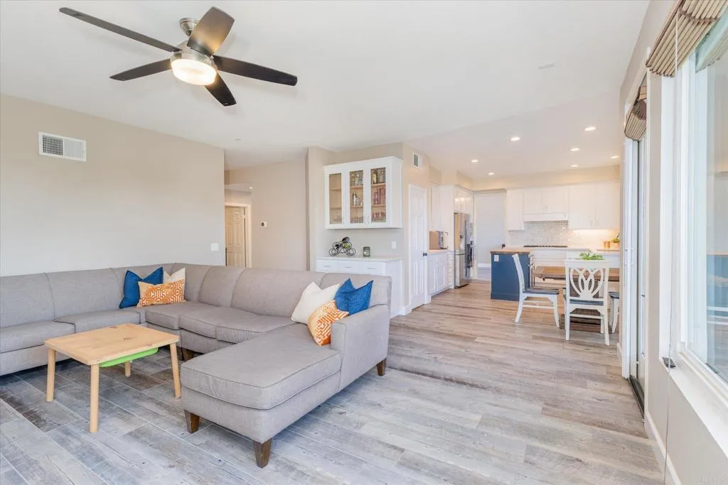 https://cdn.realtyfeed.com/cdn/127/307088854/a96883e1b33457c1e0b80813f6176d13.webp