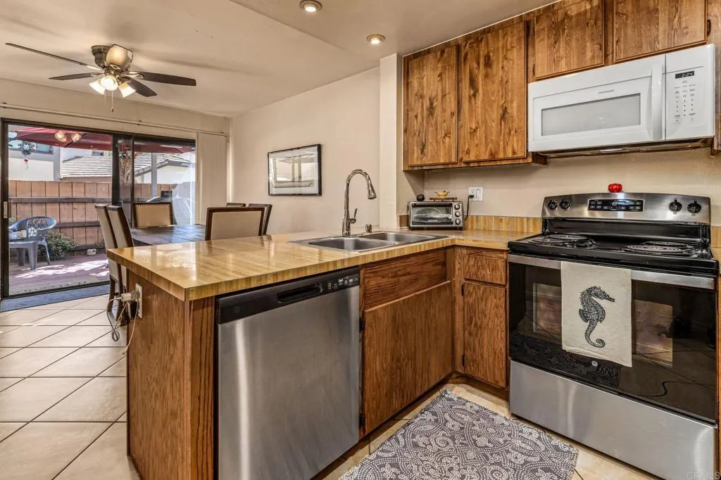 https://cdn.realtyfeed.com/cdn/127/307088970/ad46c11e59574630fb3a2a99453a93ab.webp