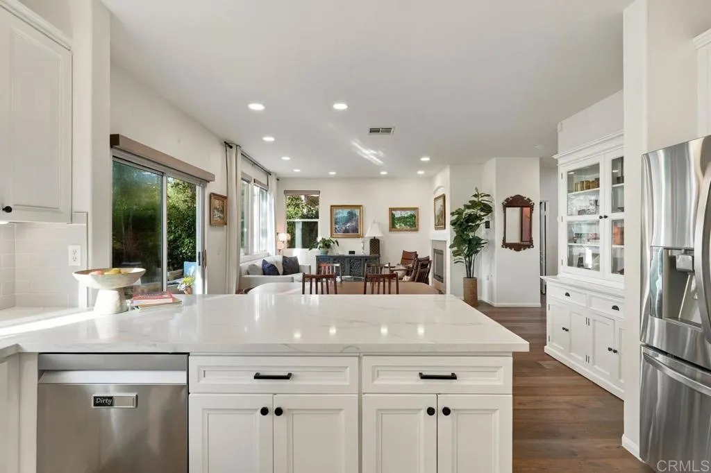 https://cdn.realtyfeed.com/cdn/127/307089048/215ea1d363d84e7b5d1bb776dd0f5e61.webp