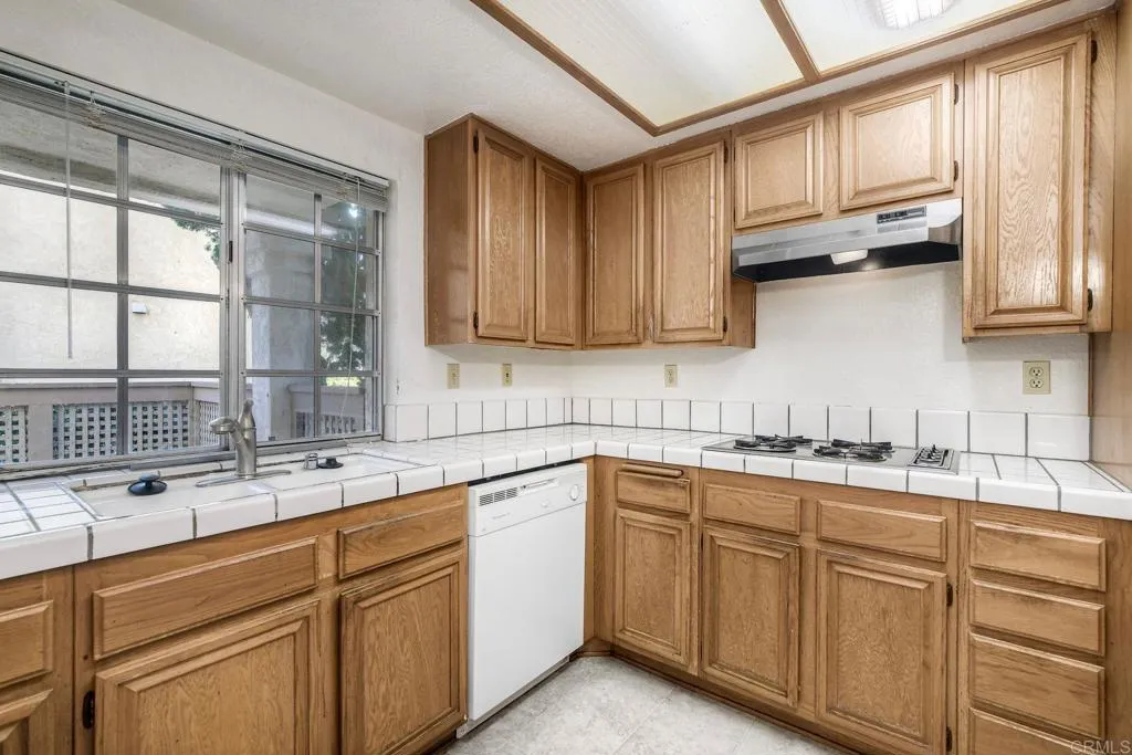 https://cdn.realtyfeed.com/cdn/127/307089105/de91395d17ec10a3d935bba63cd798ab.webp