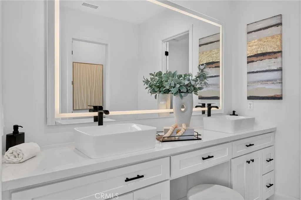 https://cdn.realtyfeed.com/cdn/127/307089251/db2bd8a10210ee4202c1860f9e683ef8.webp
