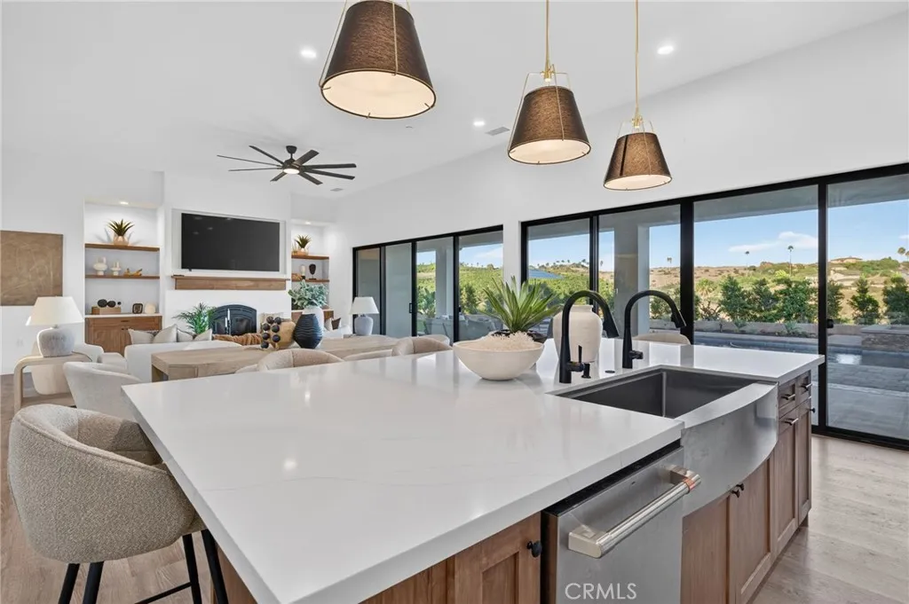https://cdn.realtyfeed.com/cdn/127/307089251/df6f4a19f772f964618538bb797f6acb.webp