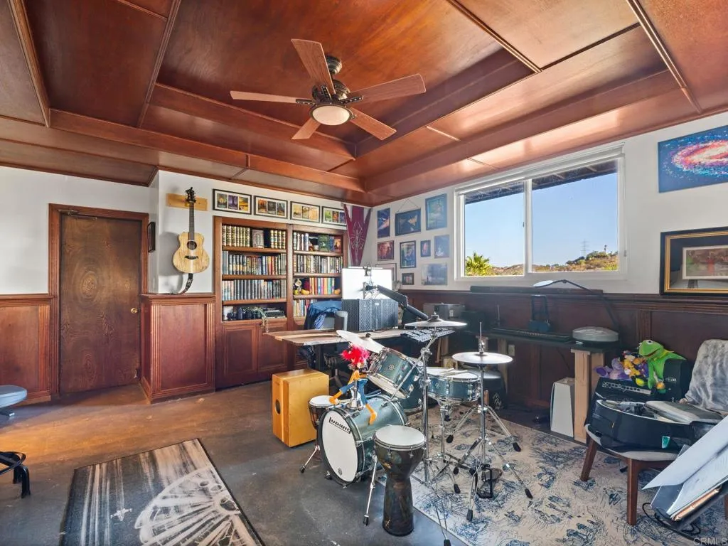 https://cdn.realtyfeed.com/cdn/127/307089311/98e9eddeb45a3bb2f85c692622932481.webp