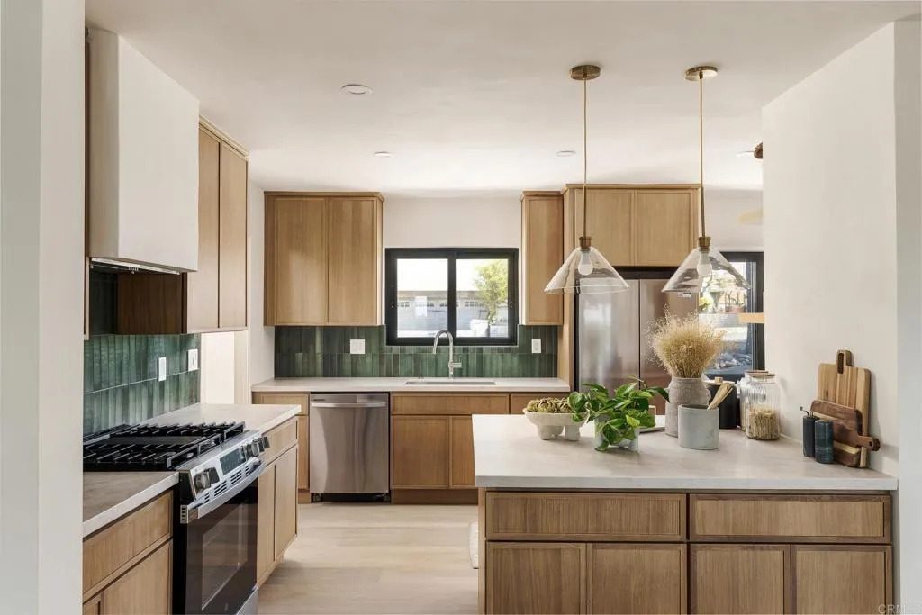 https://cdn.realtyfeed.com/cdn/127/307089374/6fbee13284aedc5bb58cdceb79abbfd7.webp