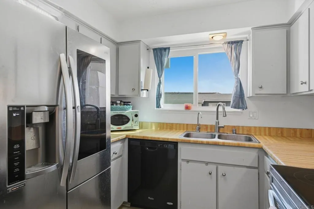 https://cdn.realtyfeed.com/cdn/127/307089410/e1e3bdb48cd84f2d1e811b8e984db07f.webp