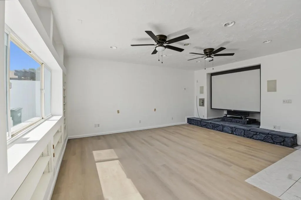 https://cdn.realtyfeed.com/cdn/127/307089413/f402f80a3e414b308f89e4c9c9987e1d.webp