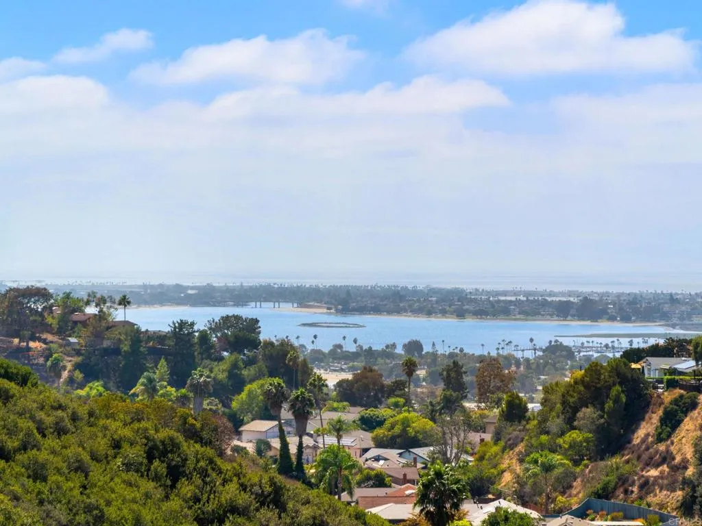 https://cdn.realtyfeed.com/cdn/127/307089428/593757fae62d2f3de262aebdd2eb65f1.webp