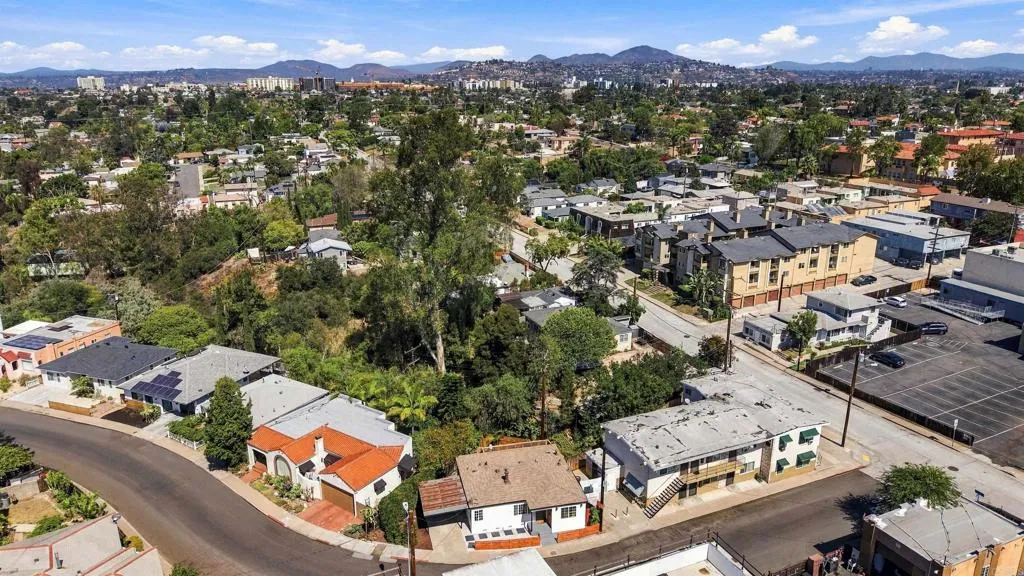 https://cdn.realtyfeed.com/cdn/127/307089461/4b53131b84b6e2338cba84553abf6b4a.webp