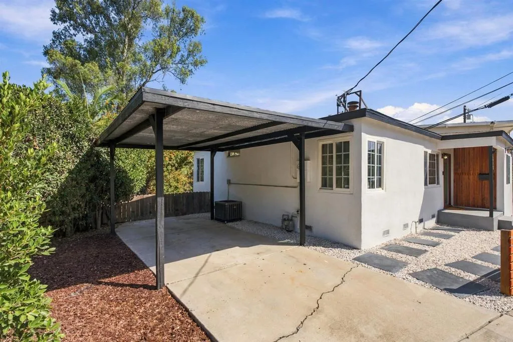 https://cdn.realtyfeed.com/cdn/127/307089461/555e3e944653626a72d396901e951f4b.webp