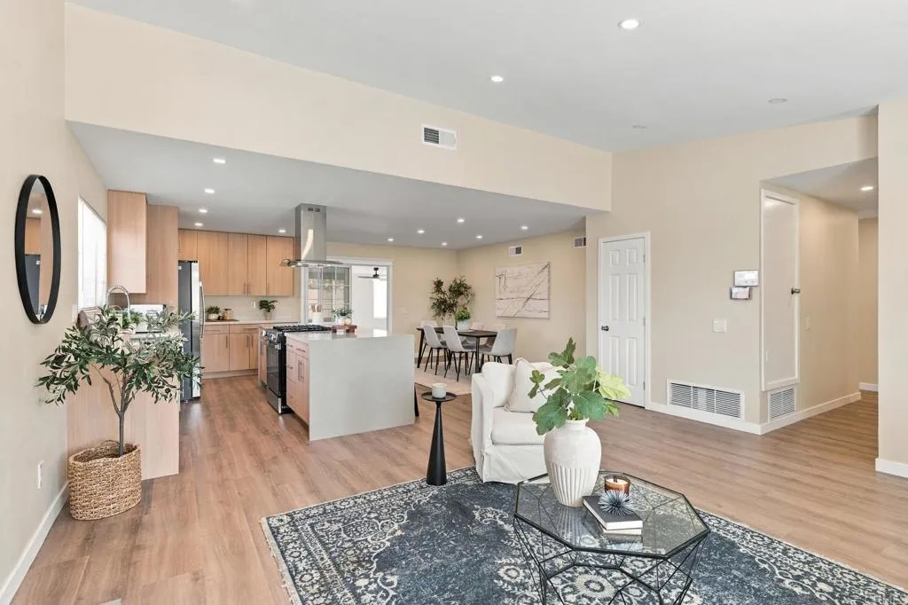 https://cdn.realtyfeed.com/cdn/127/307089474/6c0c466f266cc6575afa925ccb9af6f5.webp