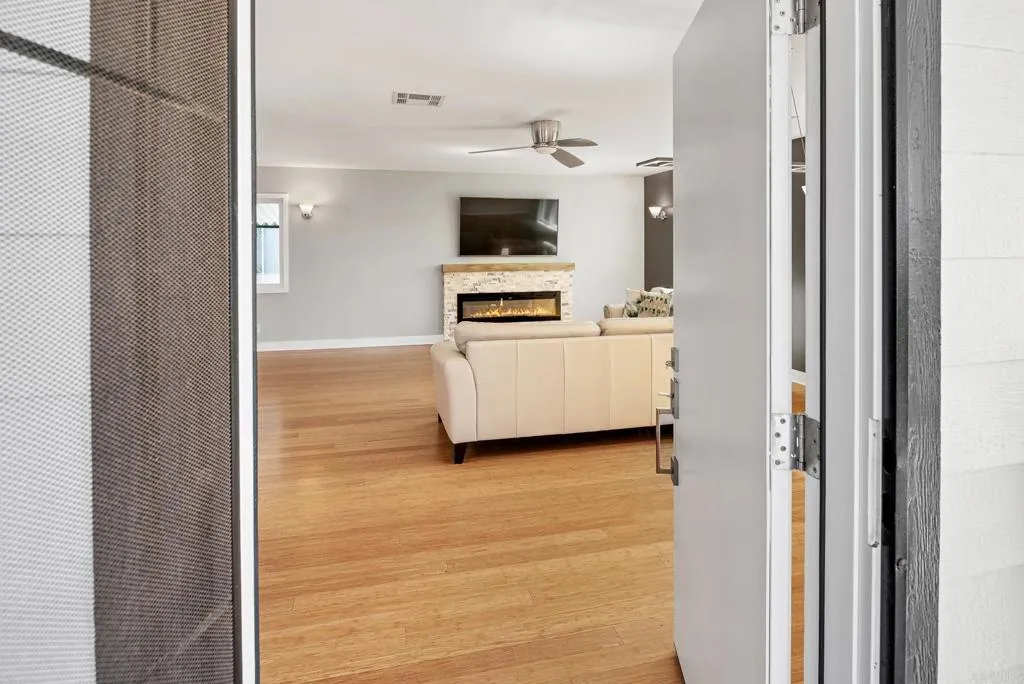 https://cdn.realtyfeed.com/cdn/127/307089524/a9c6cb805666e920e09ff261d325f3a1.webp