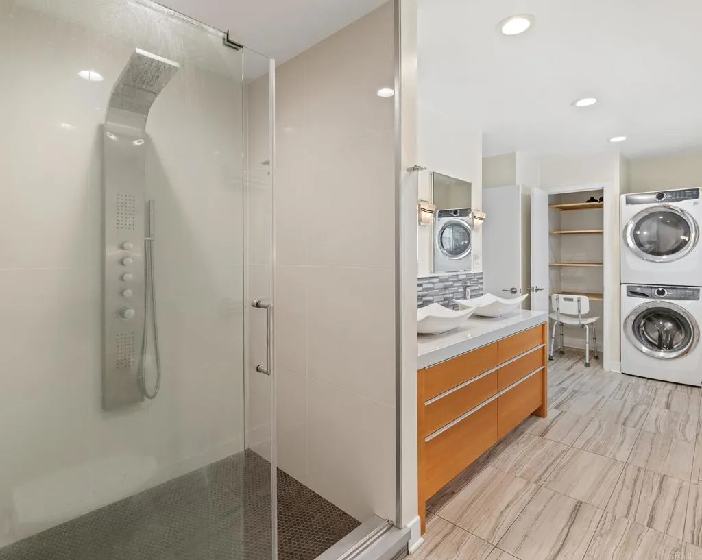 https://cdn.realtyfeed.com/cdn/127/307089524/b6c6bcd1bf8cbc6a664db7990e7dcca0.webp