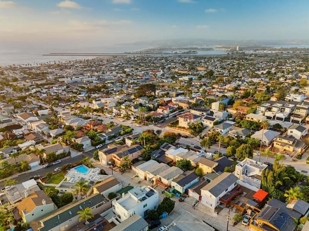 https://cdn.realtyfeed.com/cdn/127/307089536/8e01ff27c18ba64e6b689ac14d33d153.webp