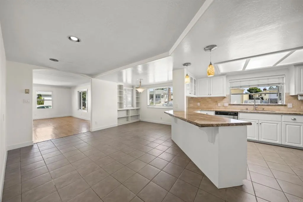 https://cdn.realtyfeed.com/cdn/127/307089581/6727c8f12fde5e37f1b069bfc03e7084.webp