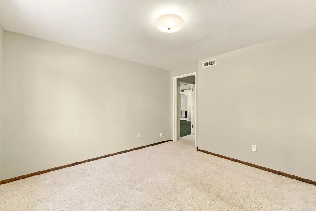 https://cdn.realtyfeed.com/cdn/127/307089629/7fce5656eb86c6ec0c3d498363cb7297.webp