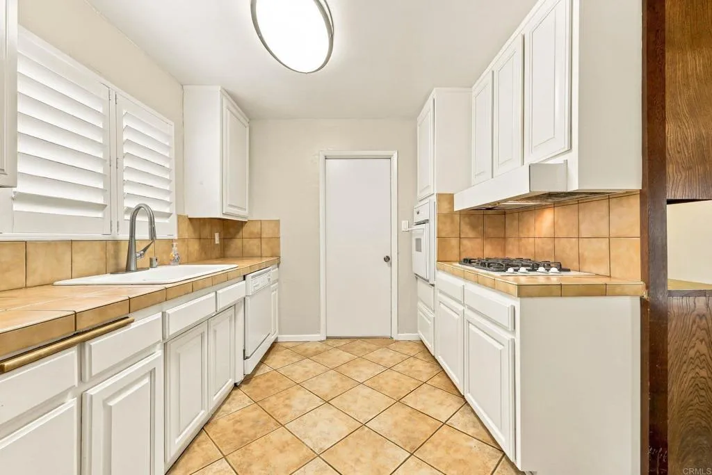 https://cdn.realtyfeed.com/cdn/127/307089629/93cc9907cb14ffd1b4aba2e770129c77.webp
