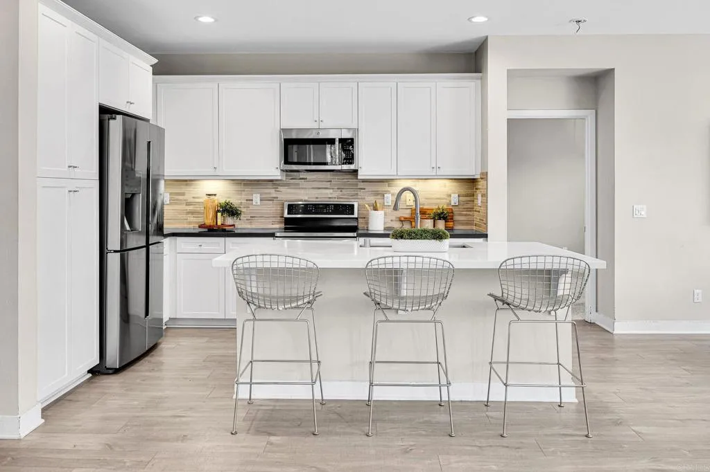 https://cdn.realtyfeed.com/cdn/127/307089653/40127ad0c4525c7b019e72de668b3f13.webp