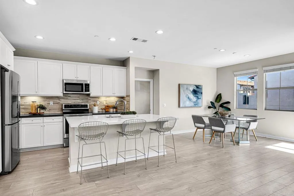 https://cdn.realtyfeed.com/cdn/127/307089653/86c68c89a0625d3d89d19f696bdbb03e.webp