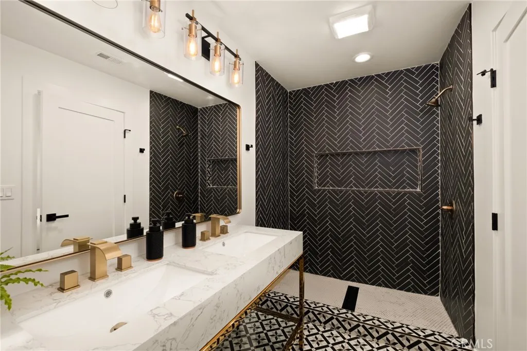 https://cdn.realtyfeed.com/cdn/127/307089703/6f2c7ecb6a1188714a262b9a07ce4bfc.webp