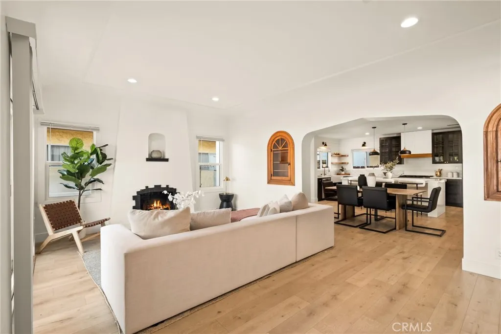 https://cdn.realtyfeed.com/cdn/127/307089703/7aa0c5bdcb96e40cfafc51313b1ca786.webp