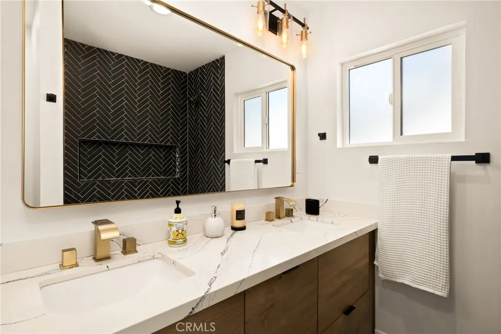 https://cdn.realtyfeed.com/cdn/127/307089703/7c2dd2144a33433368d8125edcbd24bb.webp