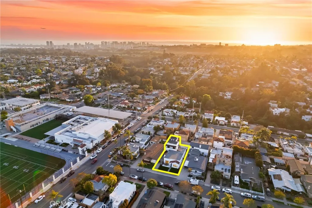 https://cdn.realtyfeed.com/cdn/127/307089703/ee0a7df7512c7a442f4bd7c58966c7f3.webp