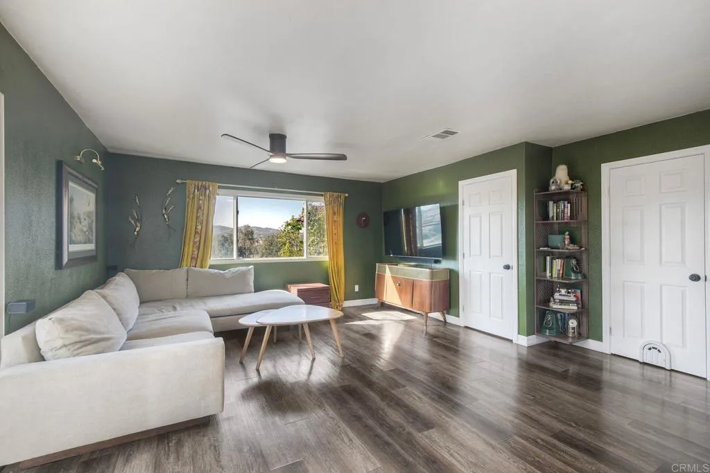 https://cdn.realtyfeed.com/cdn/127/307089711/04a8e39d08d742368d77ca10491a1882.webp