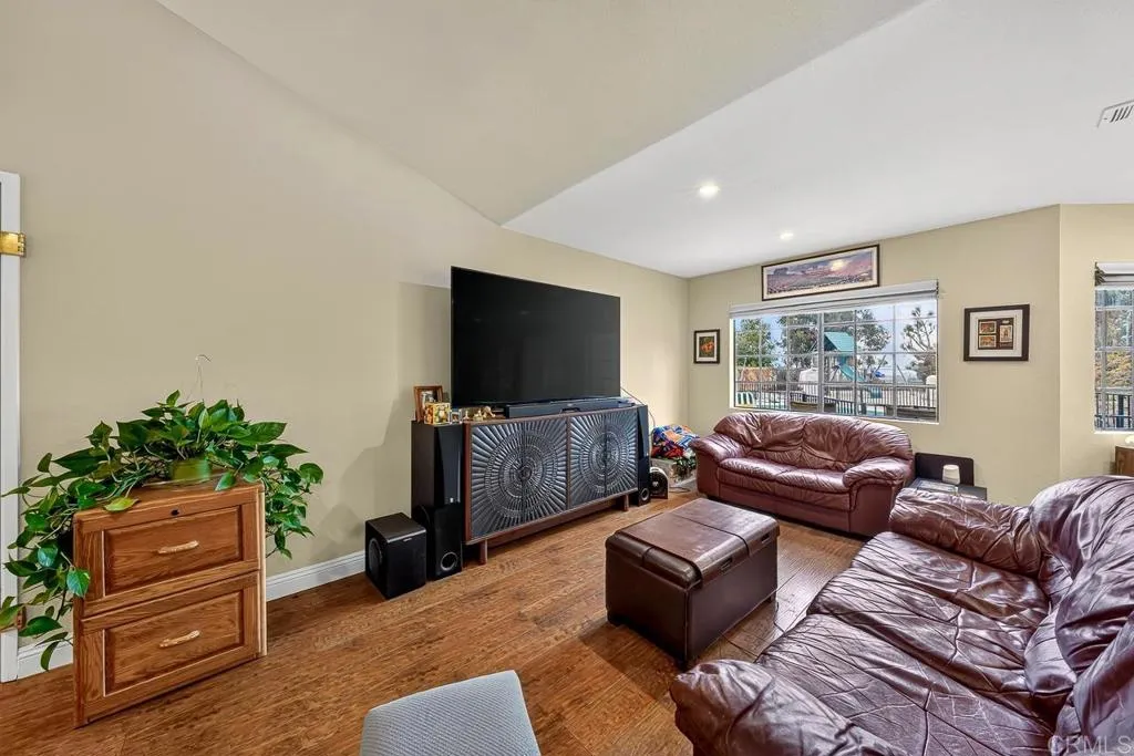 https://cdn.realtyfeed.com/cdn/127/307089717/08198238712b1c579315056b38b3177c.webp