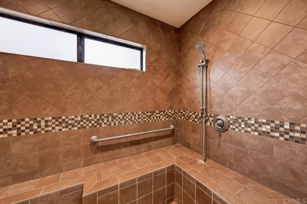 https://cdn.realtyfeed.com/cdn/127/307089717/2a1f55623e62fca5e85baa8e714786bb.webp