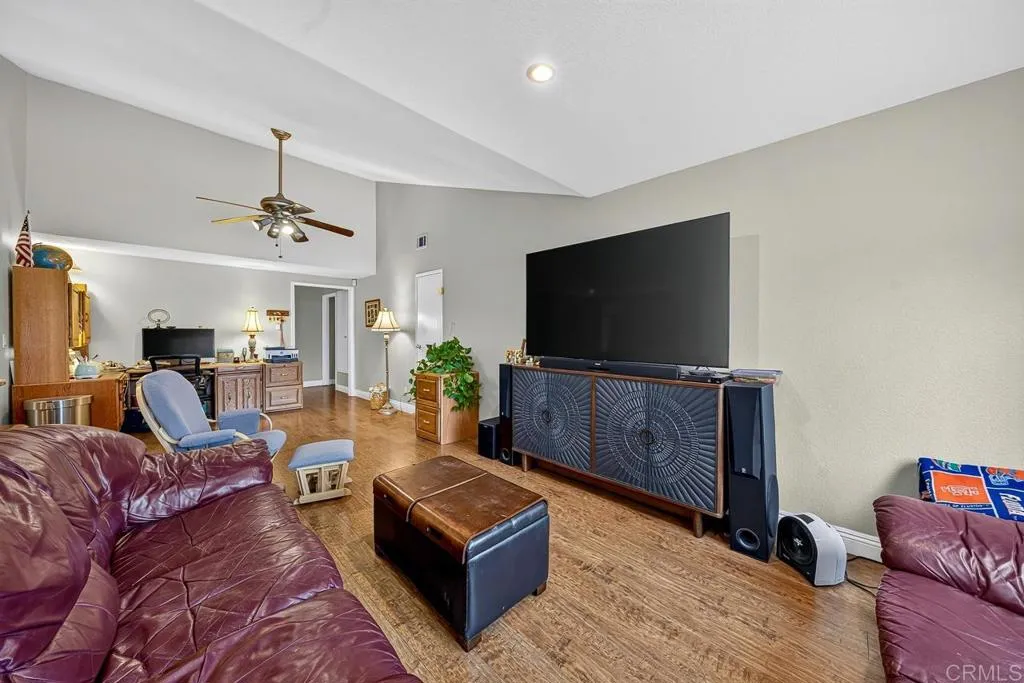https://cdn.realtyfeed.com/cdn/127/307089717/498f24b3bdc43a87cd91fae55dcee541.webp