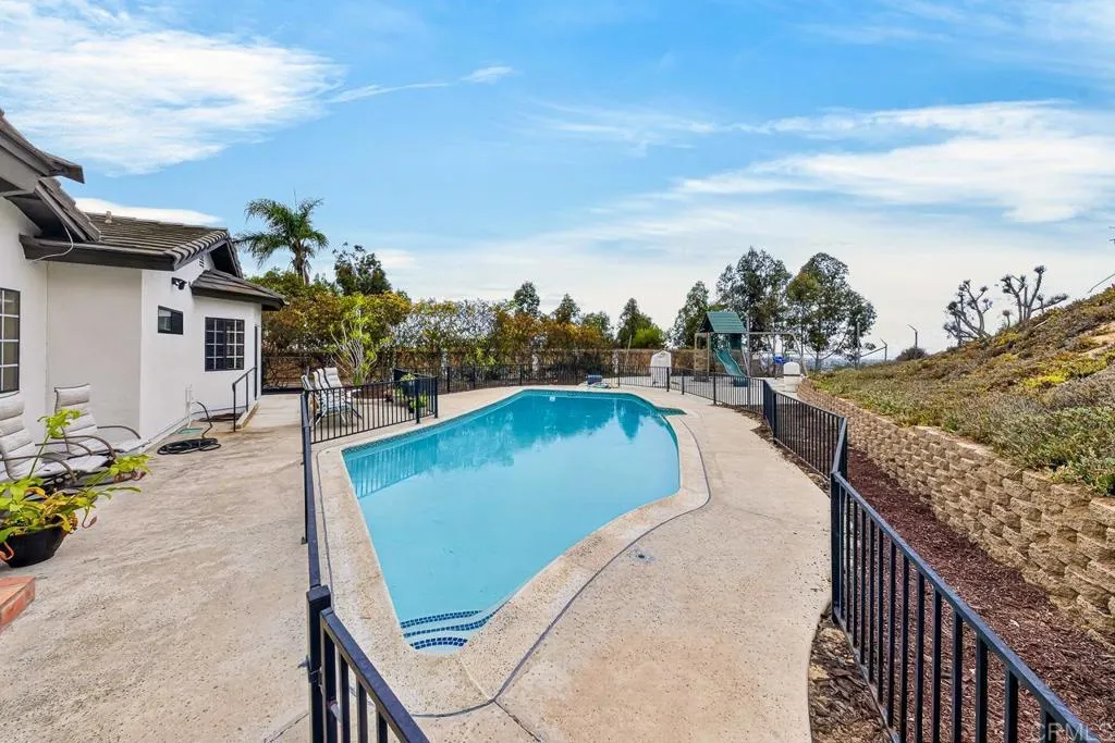 https://cdn.realtyfeed.com/cdn/127/307089717/7aa8682ec4b9bc6a74ed14bdbde67371.webp