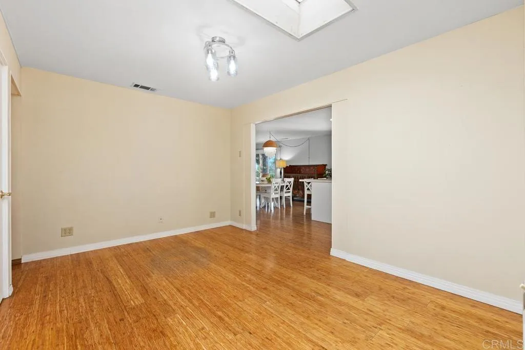 https://cdn.realtyfeed.com/cdn/127/307089821/9fcd6748249c67caa7fe502d16ce5d8a.webp