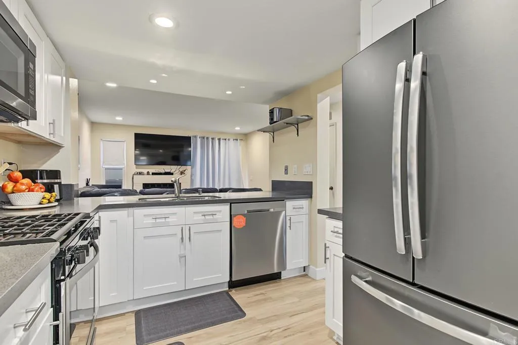 https://cdn.realtyfeed.com/cdn/127/307089841/2f94f022695551677f7970d238a1cc48.webp