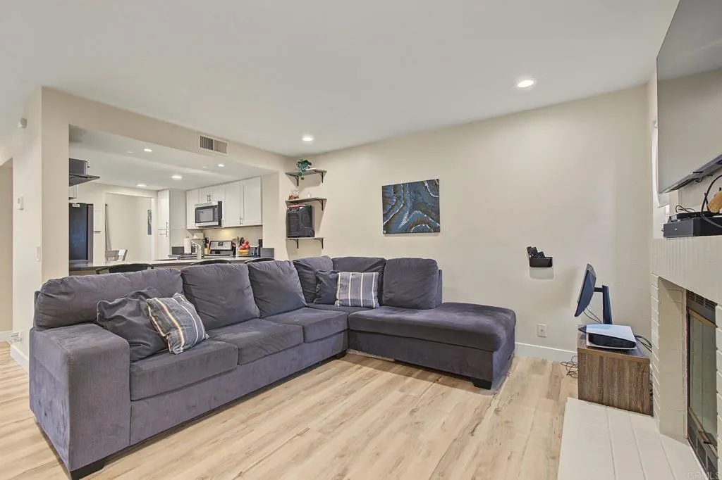 https://cdn.realtyfeed.com/cdn/127/307089841/e8226d814e9c71d3d9b8c2bc0cc26ab0.webp
