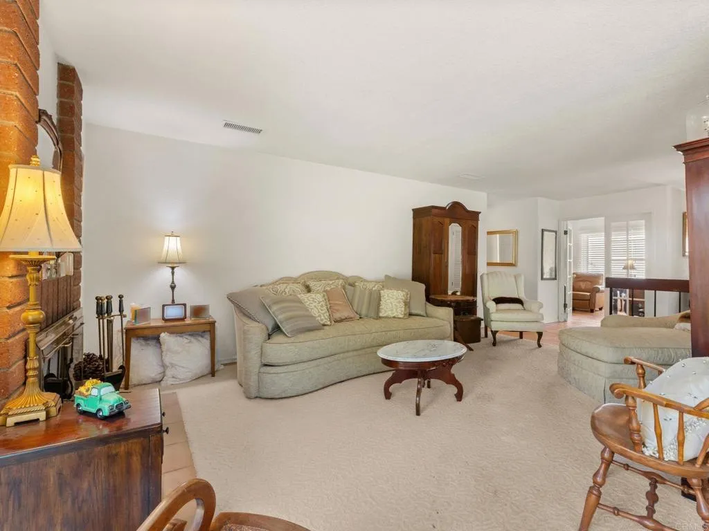 https://cdn.realtyfeed.com/cdn/127/307089843/6bd29d7977214f65b74fb9ec2613fc02.webp