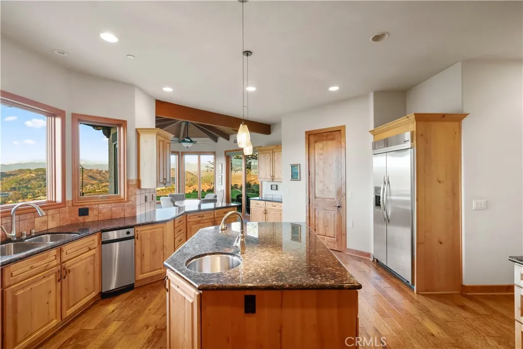 https://cdn.realtyfeed.com/cdn/127/307089920/0647b28f708a43539dec8313be0715c2.webp