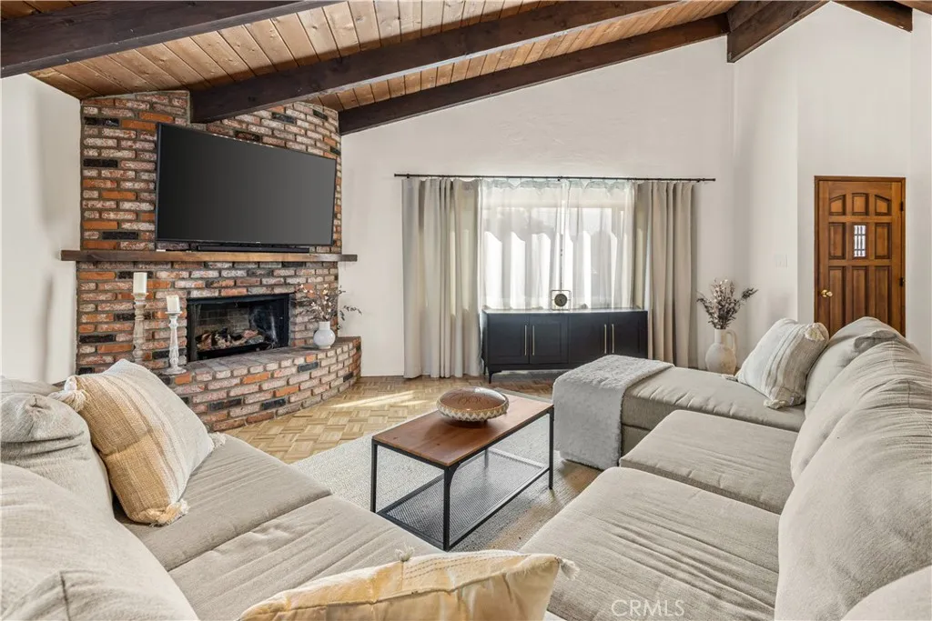 https://cdn.realtyfeed.com/cdn/127/307090115/6aa195490d27a2f383d806ce02e2f175.webp