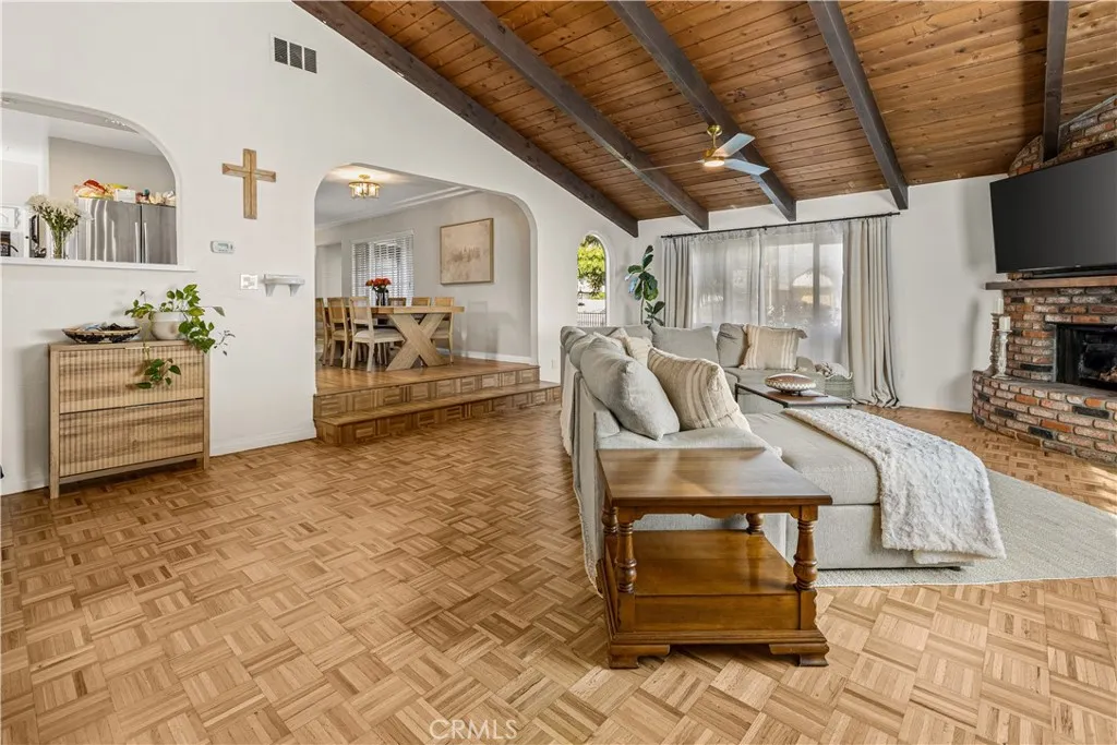 https://cdn.realtyfeed.com/cdn/127/307090115/cc45336df747c9832d3101482c495782.webp
