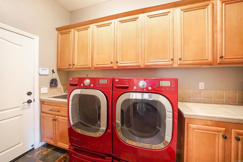 https://cdn.realtyfeed.com/cdn/127/307090264/2b0eb57ea8945a5289302e3864f446b0.webp