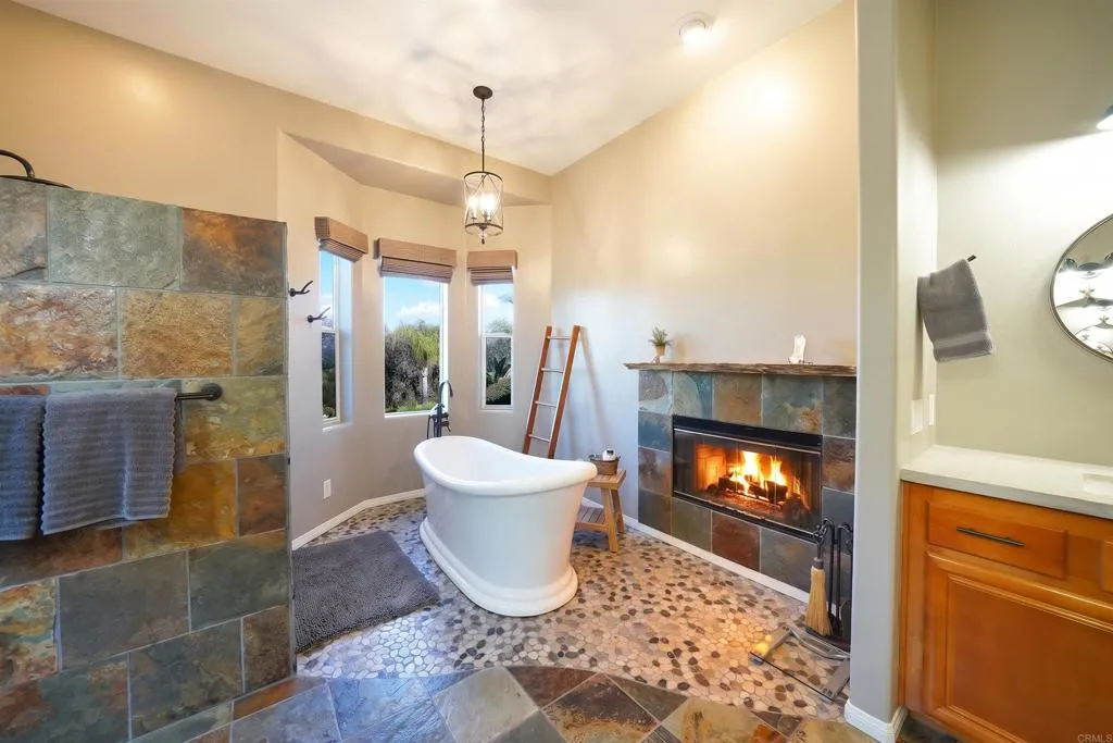 https://cdn.realtyfeed.com/cdn/127/307090264/679b2f0b66732a93e0700775a5b80065.webp