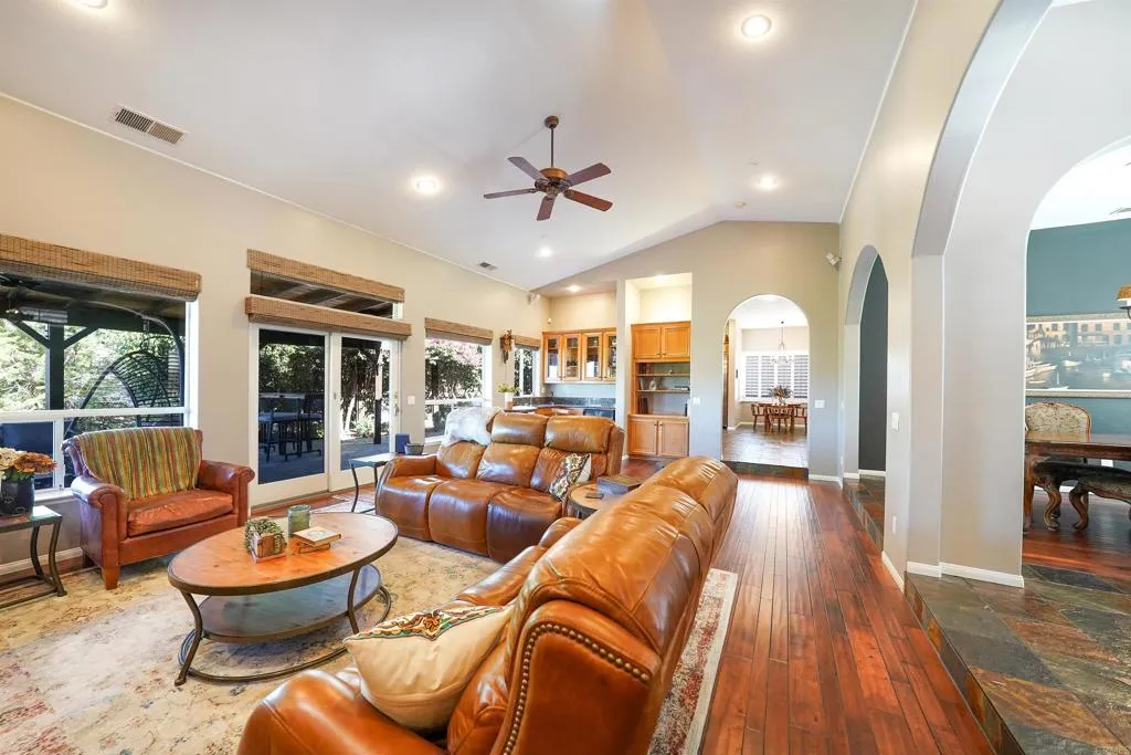 https://cdn.realtyfeed.com/cdn/127/307090264/693a3f17dea6ef68f8a4158770ae9a0f.webp