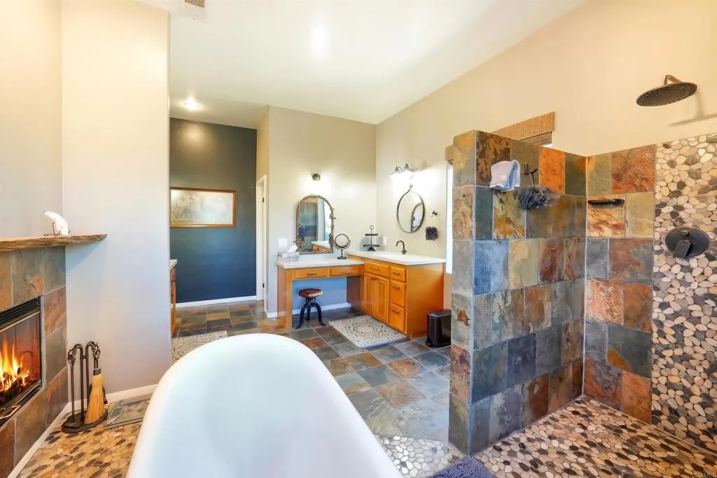 https://cdn.realtyfeed.com/cdn/127/307090264/b0709160de813c9b136860a5018f8c85.webp