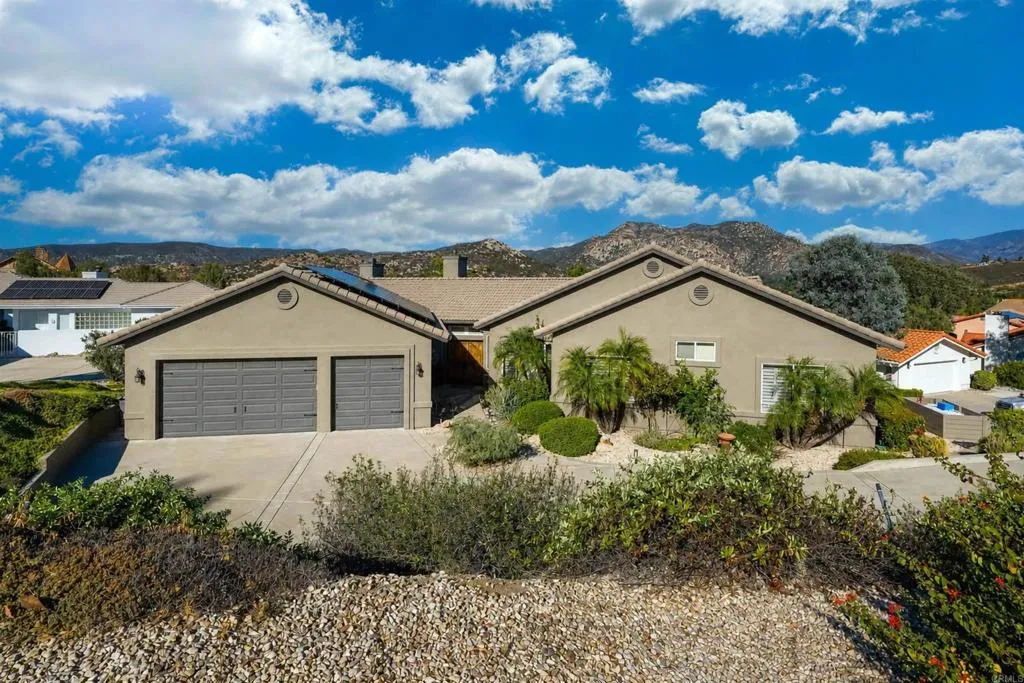 https://cdn.realtyfeed.com/cdn/127/307090264/b99687631f4779438a9a534d7350da93.webp